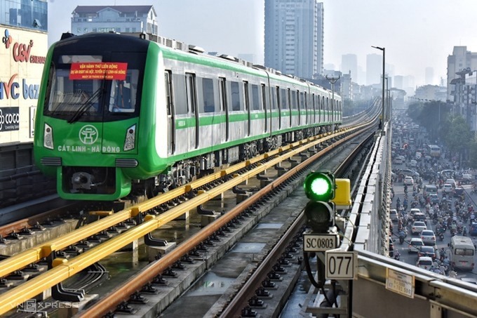 Tuyến đường sắt đô thị Cát Linh - Hà Đông có chiều dài 13 km hiện đã cơ bản thi công xong phần xây lắp; mua sắm đoàn tàu.
