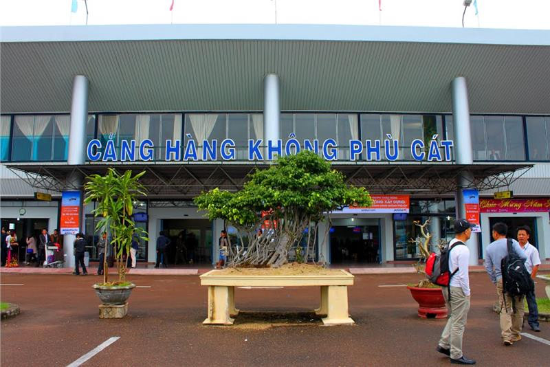 Việc nâng cấp sân bay Phù Cát thành cảng hàng không quốc tế sẽ giúp Bình Định tăng cường thu hút khách du lịch quôc tế đến địa phương.