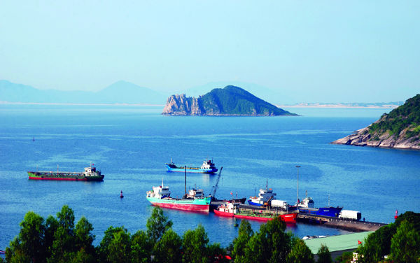 Cảng Bãi Gốc thuộc Khu kinh tế Nam Phú Yên.