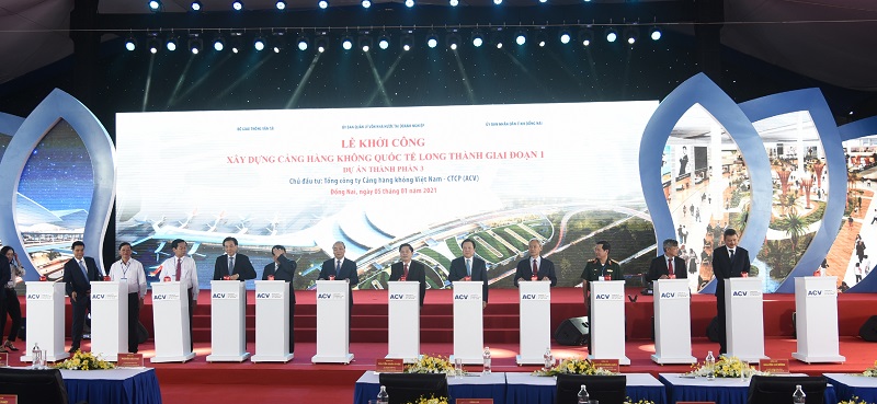  Thủ tướng yêu cầu các bộ, ngành và địa phương vùng sân bay Long Thành cần cập nhật các quy hoạch phát triển để khai thác những lợi thế mà sân bay Long Thành trong việc kêu gọi, thu hút vốn đầu tư, phát triển kinh tế địa phương.