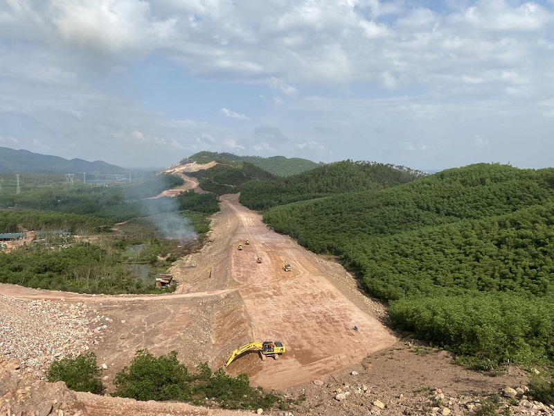 Dự án đường cao tốc Cam Lộ - La Sơn đã tổ chức triển khai thi công ngay khi kết thúc kỳ nghỉ Tết nguyên đán.