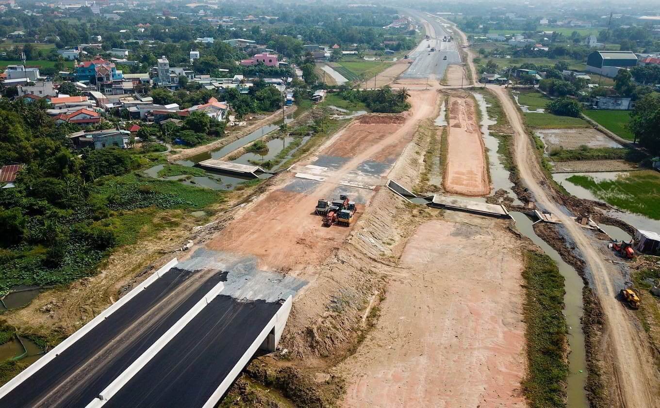 Dự án đường cao tốc Bến Lức - Long Thành do Tổng công ty Đầu tư và phát triển đường cao tốc Việt Nam làm chủ đầu tư.