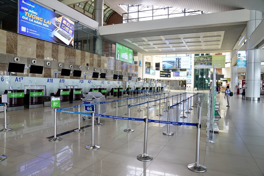 Sân bay Nội Bài vắng lặng trong những ngày đầu tháng 7/2021.