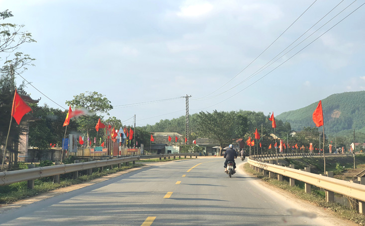 Một đoạn Quốc lộ 12 qua Quảng Bình (Ảnh: Ngọc Mai).