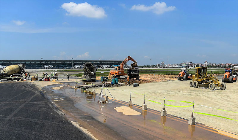 Thi công Dự án cải tạo, nâng cấp đường cất hạ cánh, đường lăn cảng hàng không quốc tế Nội Bài