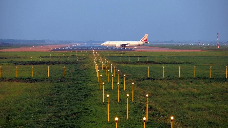 Hệ thống đèn tín hiệu phục vụ cất hạ cánh sân bay Nội Bài 