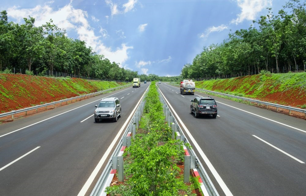 Tuyến cao tốc Tp.HCM – Thủ Dầu Một – Chơn Thành sẽ được xây dựng từ 64 -6 làn xe trong giai đoạn 1.
