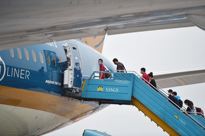 Vietnam Airlines đang xem xét nối lại các đường bay hai chiều gồm giữa Hà Nội và Tp HCM, Đà Nẵng; giữa Tp HCM và Hải Phòng, Vinh, Thanh Hóa, Quy Nhơn, Huế, Đà Nẵng, Quảng Nam, Đồng Hới, Nha Trang, Tuy Hòa, Phú Quốc; giữa Tp HCM - Rạch Giá, Cà Mau 