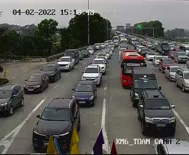 Phương tiện lưu thông qua các trạm thu phí trên cao tốc Nội Bài - Lào Cai ngày mùng 4 Tết Nhâm Dần (Ảnh: VEC)