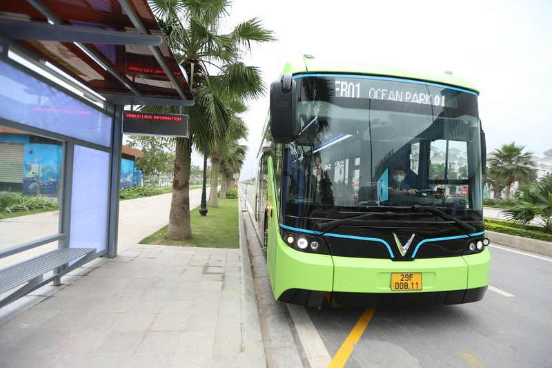 Một tuyến xe buýt điện đang được được Vinbus triển khai tại Hà Nội.