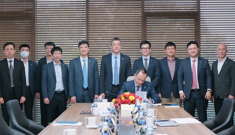 Vietnam Airlines và UBND tỉnh Hòa Bình chính thức ký kết thỏa thuận hợp tác toàn diện giai đoạn 2022 - 2026