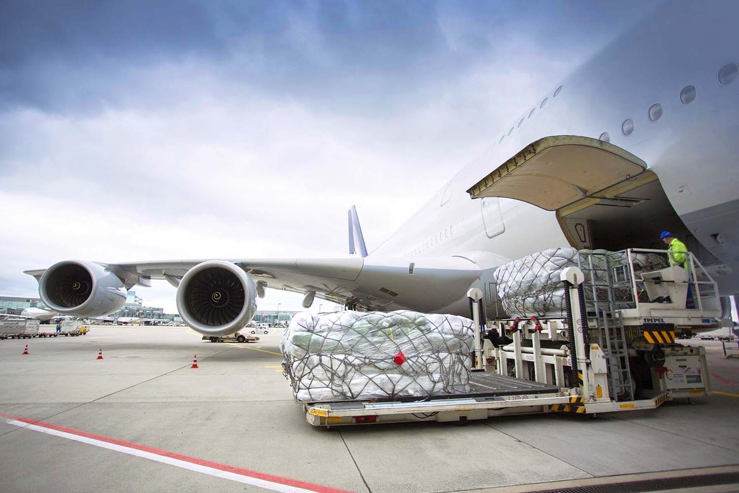 Hồ sơ đệ trình của IPP Air Cargo đã thể hiện Biên bản ghi nhớ việc thuê không có tổ bay (thuê khô) 03 tàu bay B737-800F với Công ty Jetcraft Commercial Limited ngày 01/05/2021.