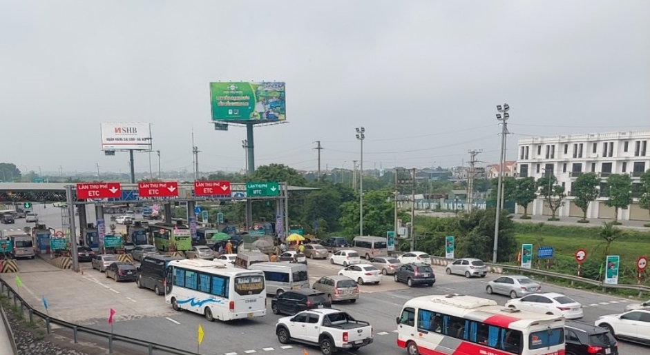 Lưu lượng giao thông tại nút giao Liêm Tuyền, cao tốc Cầu Giẽ - Ninh Bình vào lúc 8h sáng ngày 30/4.