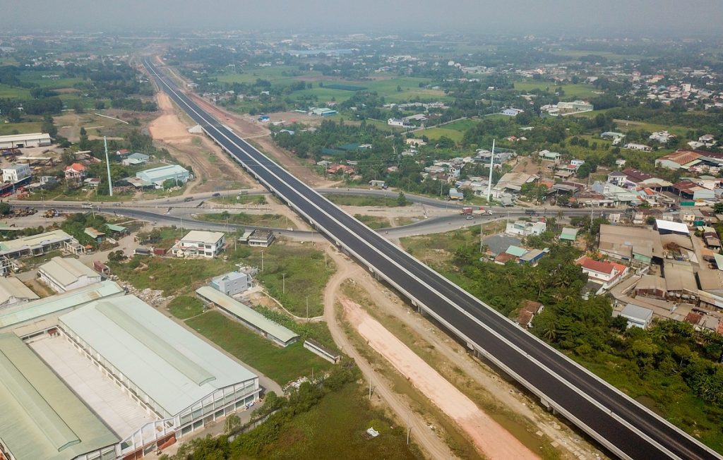 Một đoạn cao tốc Bến Lức - Long Thành thi công dang dở.