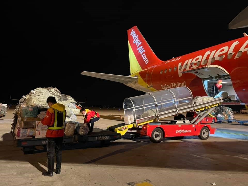 Một phương tiện mặt đất của Vietjet tại sân bay Nội Bài.