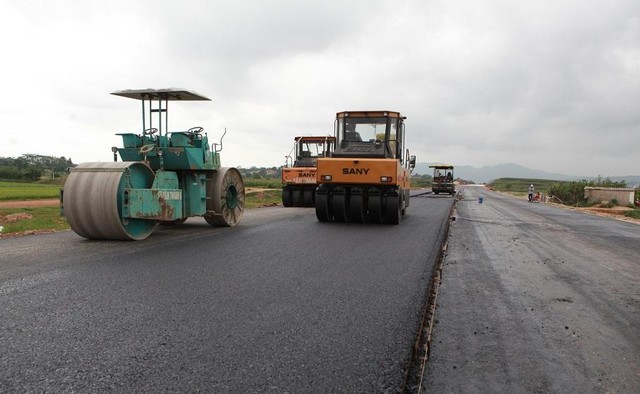 Thi công cao tốc Bắc - Nam đoạn Mai Sơn - Quốc lộ 45.