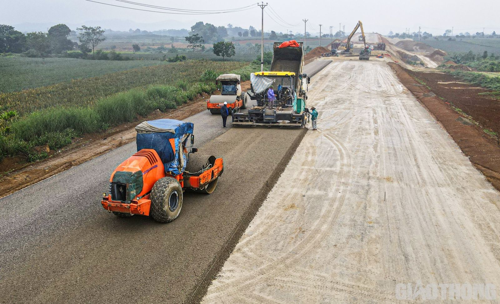 Thi công cao tốc Bắc - Nam đoạn Mai Sơn - Quốc lộ 45.