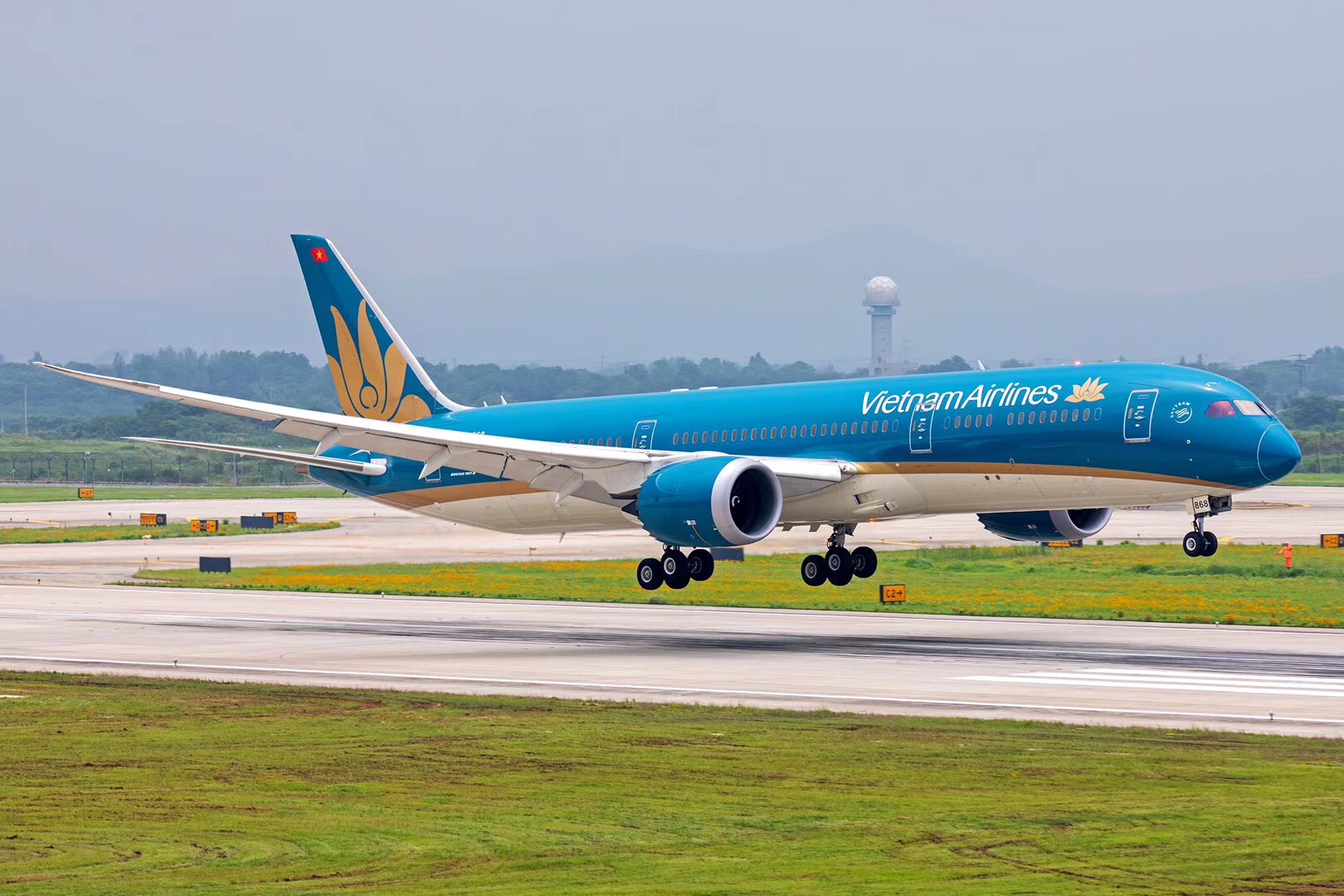 Một tàu bay Boeing787 chuyên tuyến Châu Âu của Vietnam Airlines.