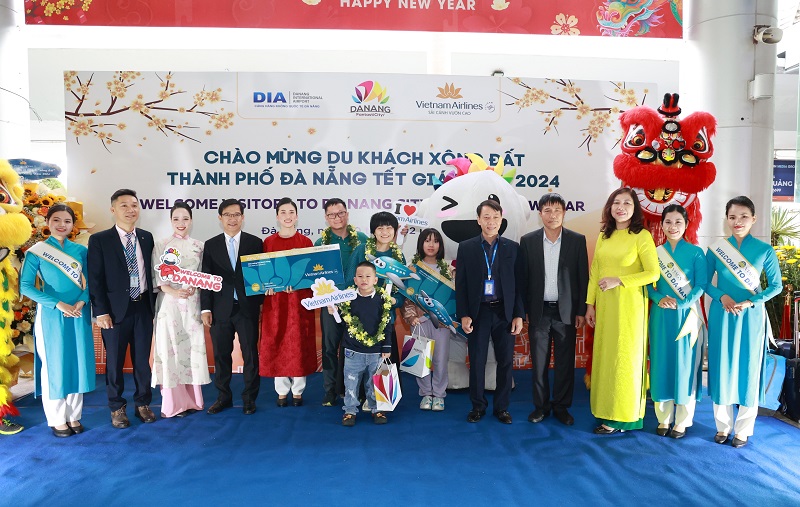 1-Đà Nẵng đón các hành khách xông đất năm Giáp Thìn_1