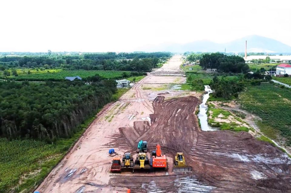 Thi công Dự án cao tốc Biên Hoà - Vũng Tàu.