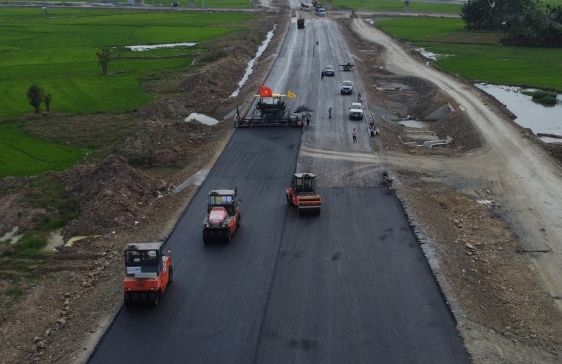 Thi công cao tốc Bắc - Nam, đoạn Hậu Giang - Cà Mau.