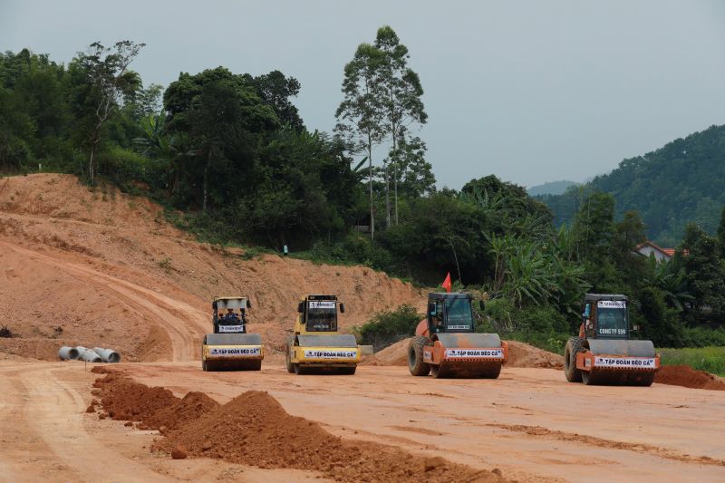 Thi công Dự án tuyến cao tốc cửa khẩu Hữu Nghị - Chi Lăng.