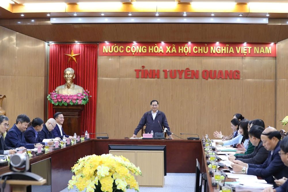 Phó thủ tướng Bùi Thanh Sơn làm việc với lãnh đạo các địa phương, nhà đầu tư, nhà thầu thi công