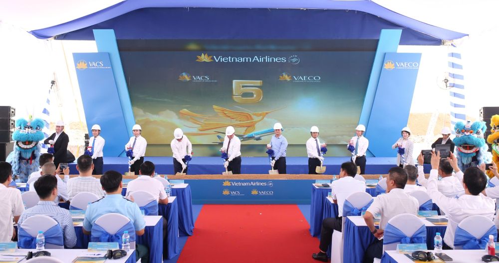 Các đại biểu thực hiện nghi thức triển khai Dự án.