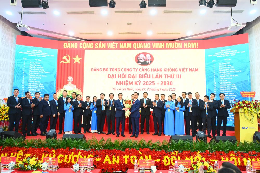 Ra mắt