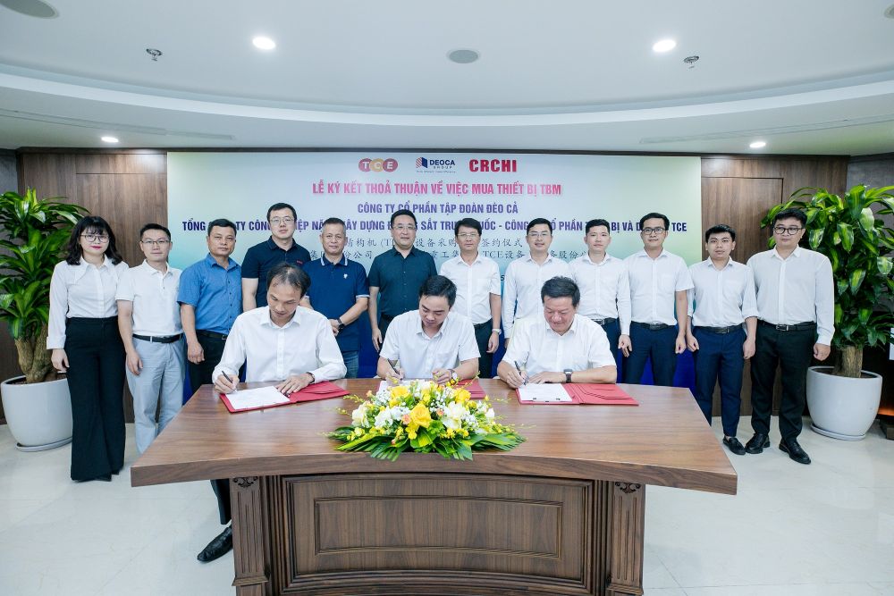 Lễ ký kết thỏa thuận mua sắm thiết bị TBM giữa Tập đoàn Đèo Cả với Tổng công ty Công nghiệp nặng Xây dựng Đường sắt Trung Quốc (CRCHI).