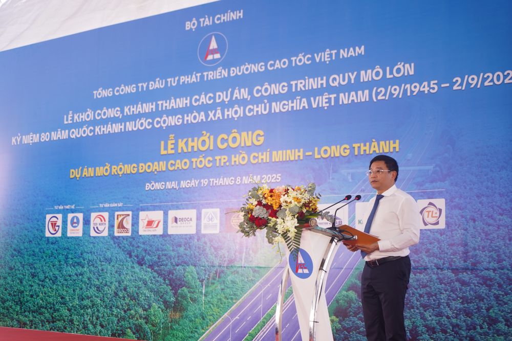 Bộ trưởng Bộ tài chính Nguyễn Văn Thắng phát biểu chỉ đạo