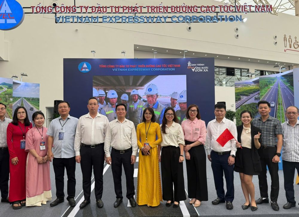 Lãnh đạo và cán bộ Tổng công ty Đường cao tốc Việt Nam 