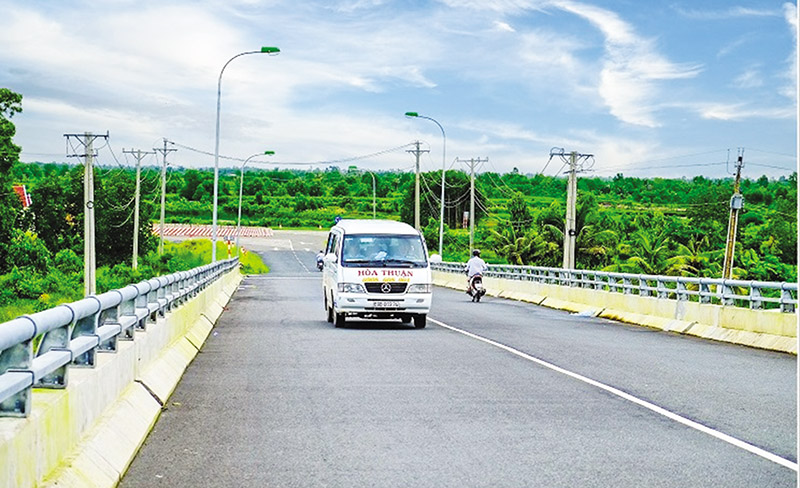 ầu Hòa Trung đã được đưa vào sử dụng 10 năm nay mà các đơn vị thi công vẫn chưa nhận được các khoản thanh toán như cam kết.