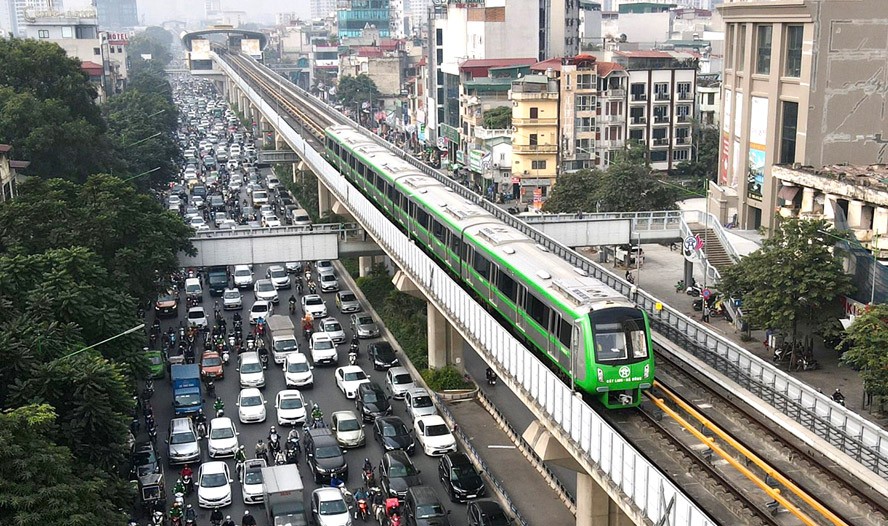 Phát triển phương tiện giao thông công cộng xanh để giải bài toán ô nhiễm
