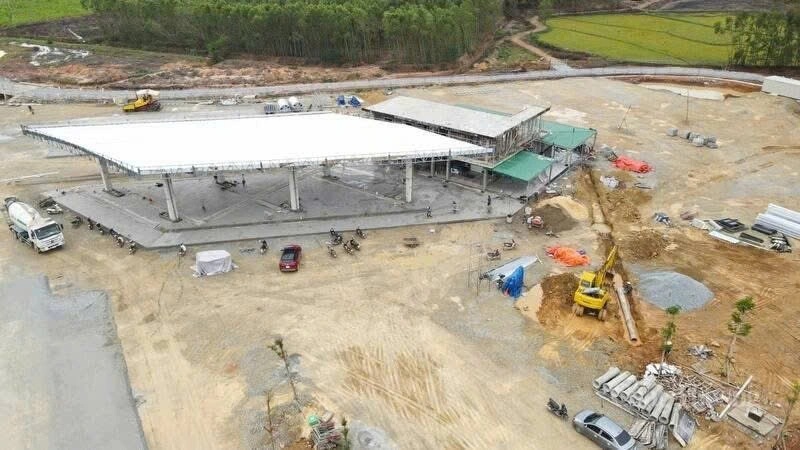 Thi công trạm dừng nghỉ trên cao tốc Dầu Giây - Phan Thiết (Ảnh: Duy Tuấn, báo Lao Động).