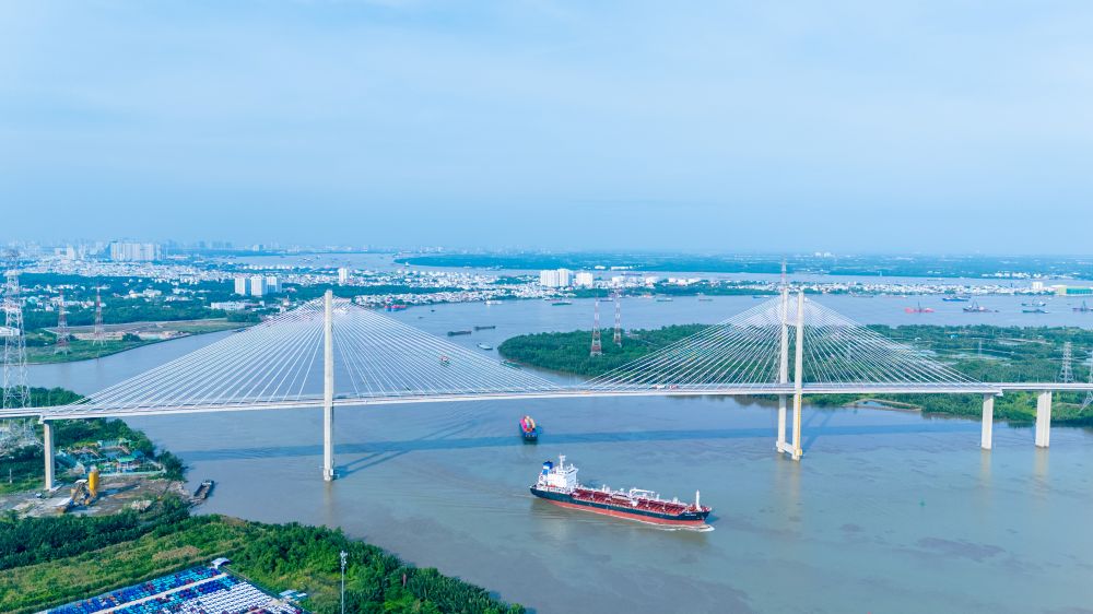 Toàn cảnh cầu Bình Khánh.