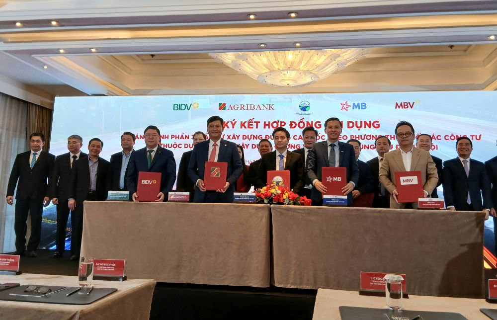 Quang cảnh lễ k&yacute; kết hợp đồng t&iacute;n dụng cho Dự &aacute;n 