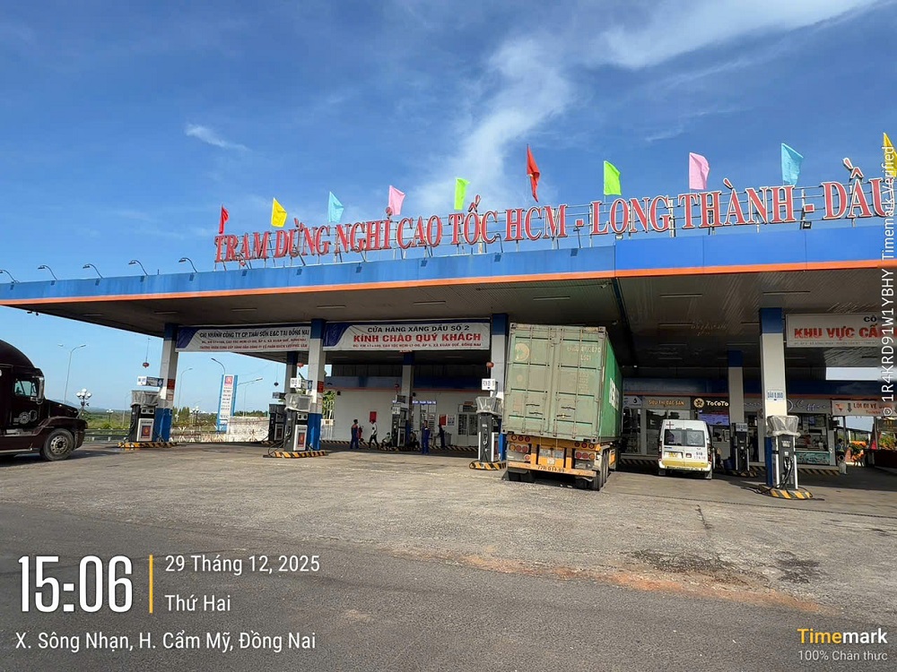 Cửa hàng cung ứng xăng dầu hiện hữu tại Km41+100, cao tốc TP.HCM - Long Thành - Dầu Giây.
