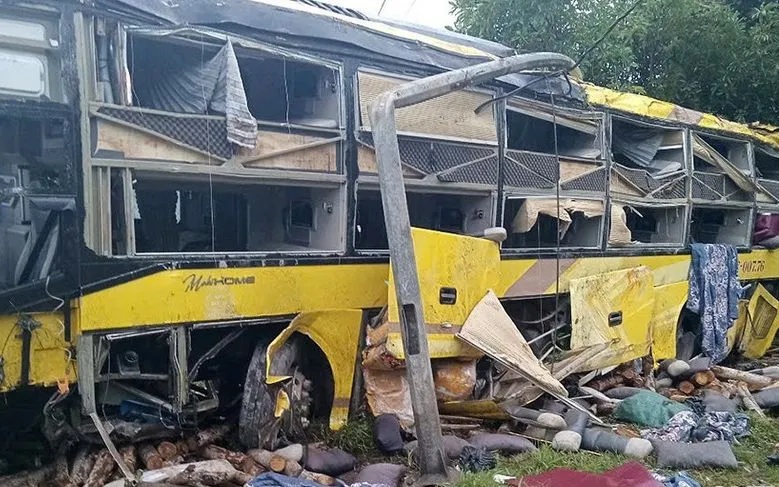 Hiện trường vụ tai nạn giao th&ocirc;ng đặc biệt nghi&ecirc;m trọng tr&ecirc;n Quốc lộ 1 ở H&agrave; Tĩnh h&ocirc;m 25/7/2025. (Ảnh: B&aacute;o H&agrave; Tĩnh).