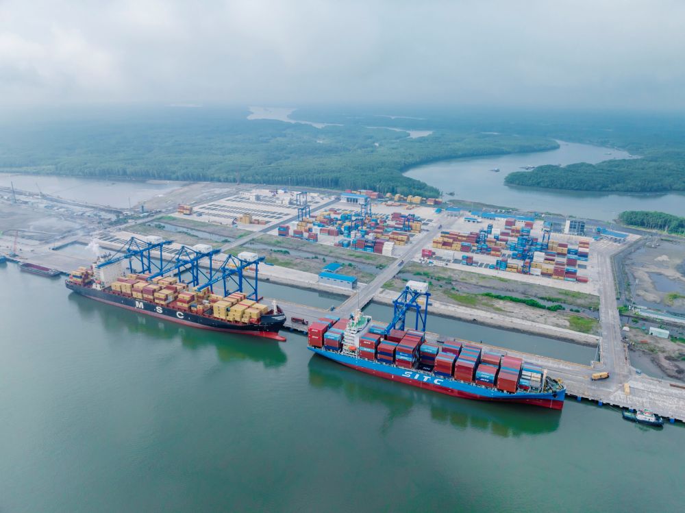 Một g&oacute;c cảng Phước An.