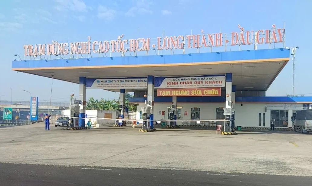 Người tham gia cửa h&agrave;ng xăng dầu Ch&acirc;u Th&agrave;nh 47 v&agrave; 48 tại Trạm dừng nghỉ km41+100 tr&ecirc;n cao tốc TPHCM &ndash; Long Th&agrave;nh &ndash; Dầu Gi&acirc;y đ&atilde; ngừng kinh doanh xăng dầu từ h&ocirc;m nay, 24/1/2026
