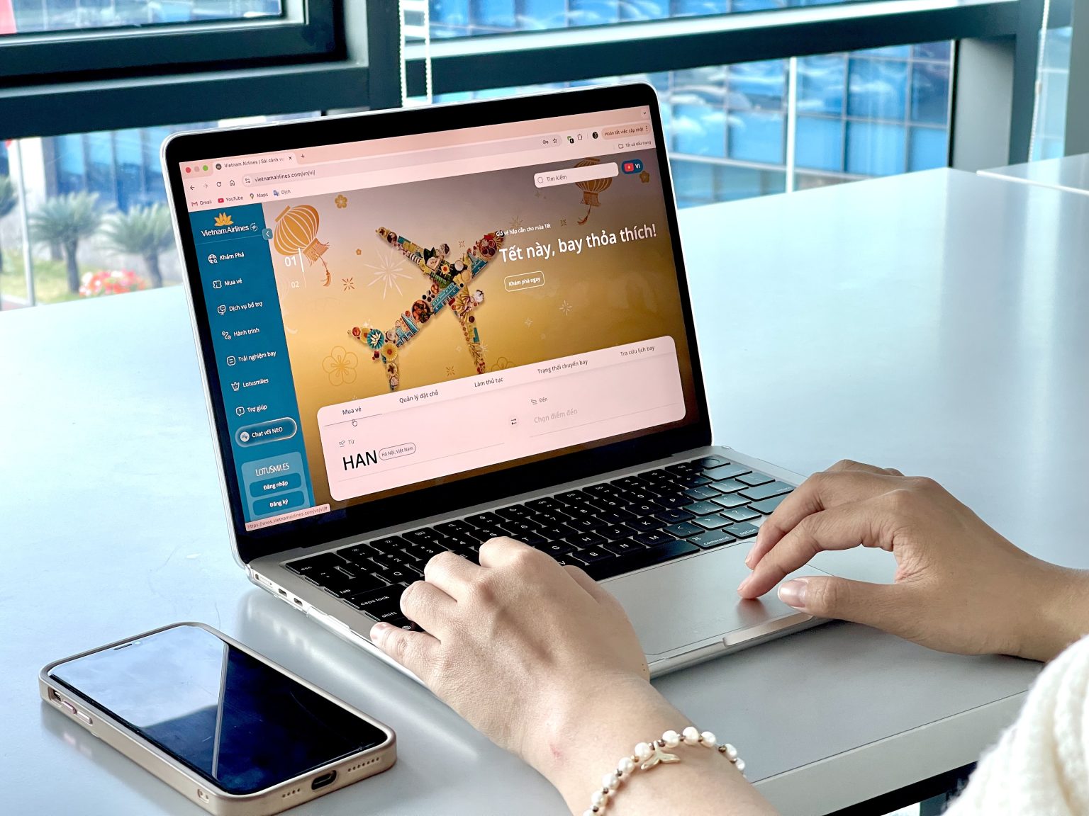Việc ra mắt website thương mại điện tử thế hệ mới cho thấy quyết t&acirc;m của Vietnam Airlines trong việc đầu tư b&agrave;i bản cho hạ tầng số, coi c&ocirc;ng nghệ l&agrave; đ&ograve;n bẩy n&acirc;ng cao năng lực cạnh tranh v&agrave; chất lượng dịch vụ. 