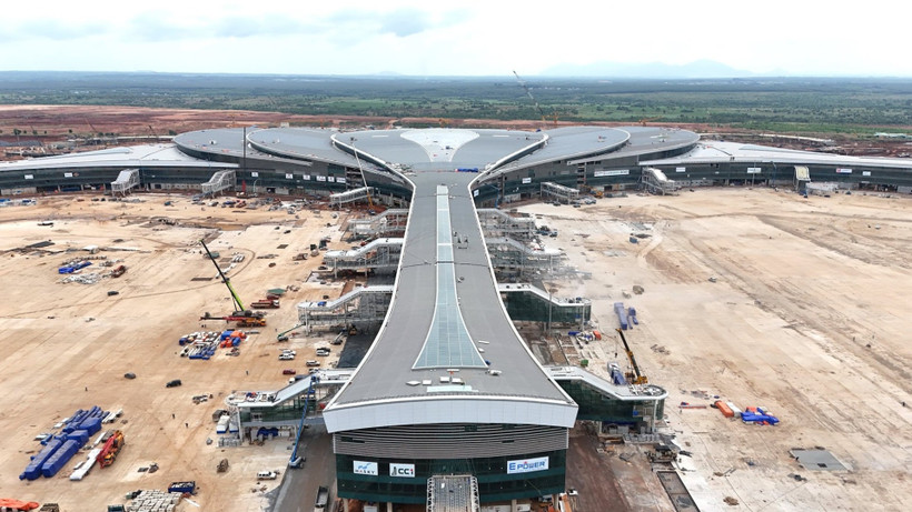 Cảng h&agrave;ng kh&ocirc;ng quốc tế Long Th&agrave;nh đang được kỳ vọng trở th&agrave;nh s&acirc;n bay trung chuyển của khu vực khi được đưa v&agrave;o khai th&aacute;c v&agrave;o qu&yacute; II/2026.