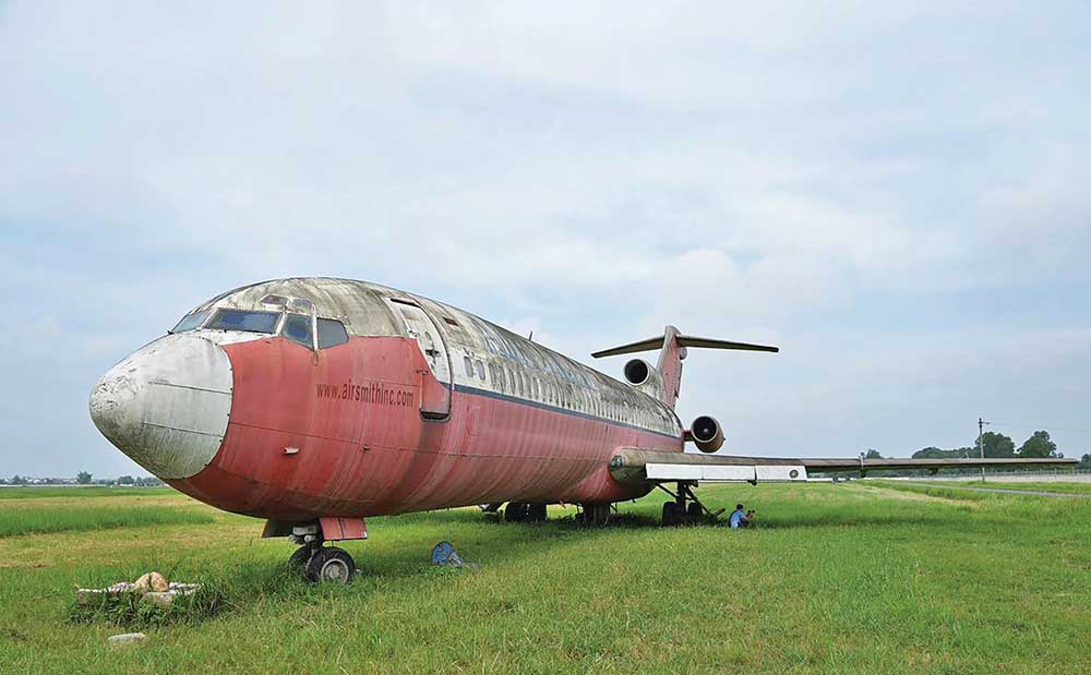T&agrave;u bay Boeing 727 - 200 bị bỏ rơi tại Cảng h&agrave;ng kh&ocirc;ng quốc tế Nội B&agrave;i.