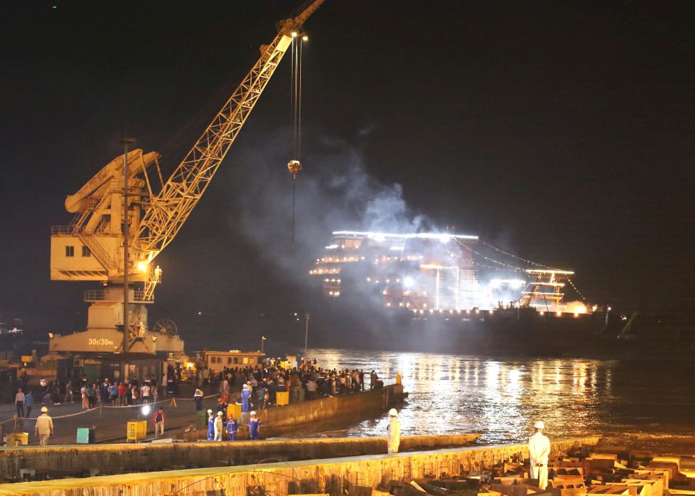 T&agrave;u ST245 số 83 đ&atilde; được hạ thuỷ th&agrave;nh c&ocirc;ng