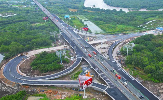 Một n&uacute;t giao kết nối đoạn T&acirc;n Vạn - Nhơn Trạch với cao tốc TPHCM - Long Th&agrave;nh. Ảnh: L&ecirc; To&agrave;n