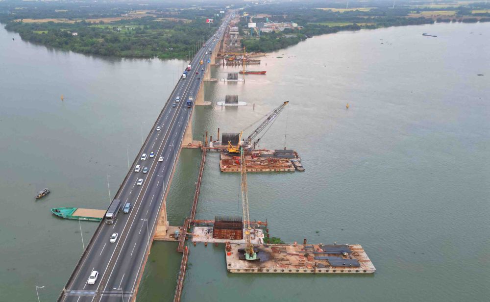 Thi c&ocirc;ng mở rộng cao tốc TP.HCM - Long Th&agrave;nh.