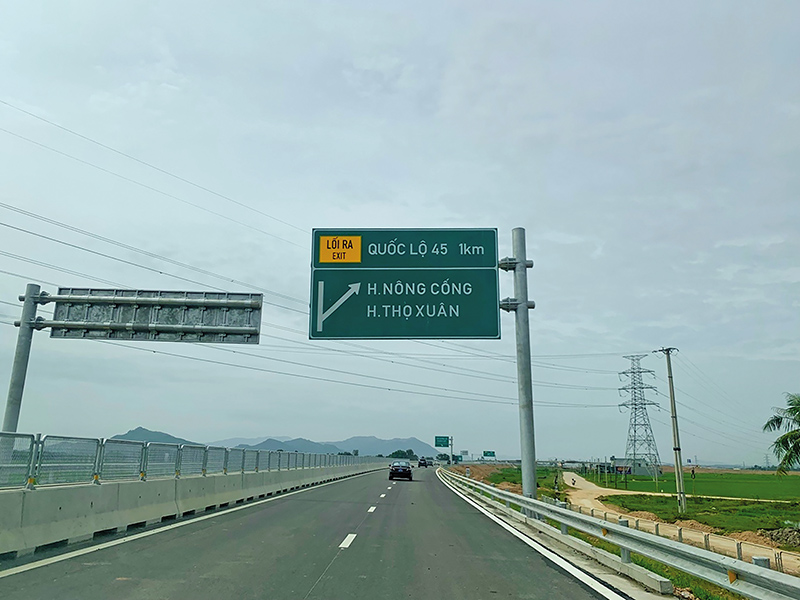 Một đoạn cao tốc Bắc - Nam ph&iacute;a Đ&ocirc;ng, đoạn Nghi Sơn - Diễn Ch&acirc;u.