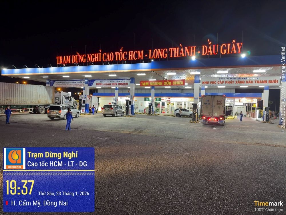  C&ocirc;ng ty TNHH TMDV xăng dầu Ch&acirc;u Th&agrave;nh đ&atilde; căng biển tạm ngưng kinh doanh xăng dầu tại trạm dừng nghỉ tr&ecirc;n cao tốc TP.HCM &ndash; Long Th&agrave;nh &ndash; Dầu Gi&acirc;y. C&ocirc;ng ty TNHH TMDV xăng dầu Ch&acirc;u Th&agrave;nh đ&atilde; căng biển tạm ngưng kinh doanh xăng dầu tại trạm dừng nghỉ tr&ecirc;n cao tốc TP.HCM &ndash; Long Th&agrave;nh &ndash; Dầu Gi&acirc;y.