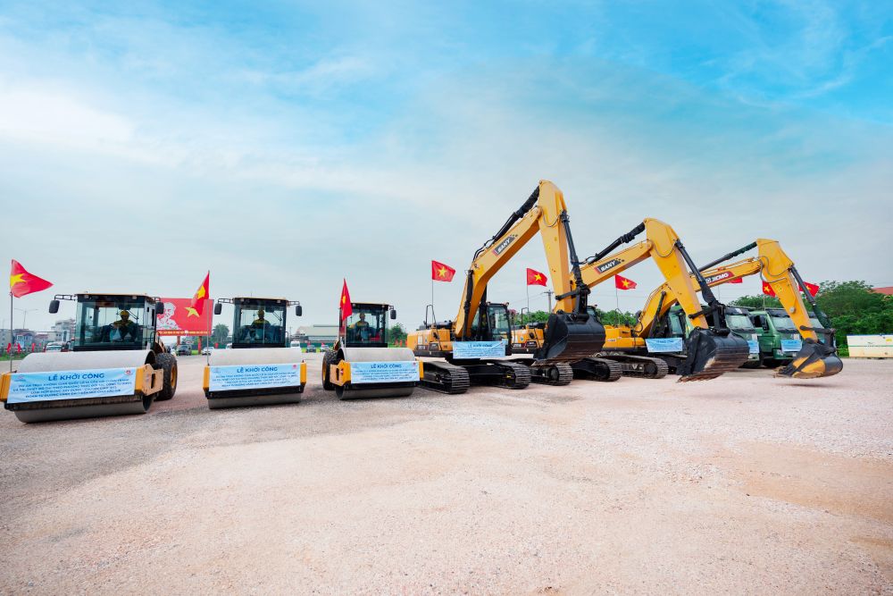 M&aacute;y m&oacute;c, thiết bị thi c&ocirc;ng đ&atilde; sẵn s&agrave;ng để triển khai thi c&ocirc;ng